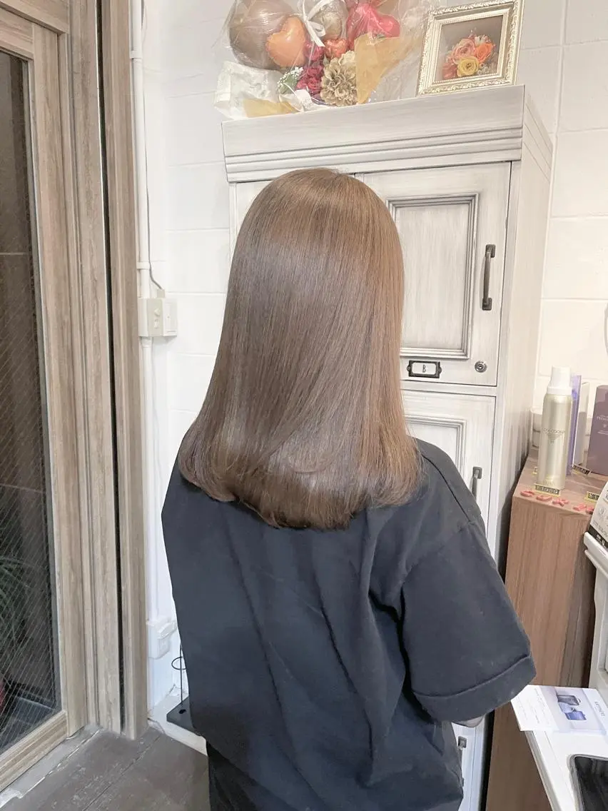 セミロング カラー 髪質改善で 憧れの潤艶美髪にのヘアスタイル