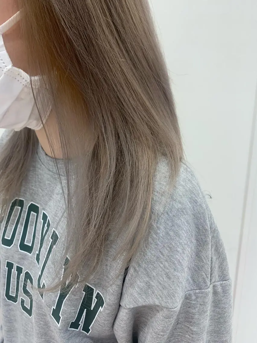 セミロング カット ヘアカラー 透明感♡︎♡︎ 佐々木早苗のヘアスタイル