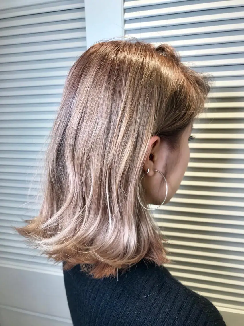 ミディアム カラー ベージュカラー ブリーチ 色気レイヤー& ショートはお任せ🌟のヘアスタイル