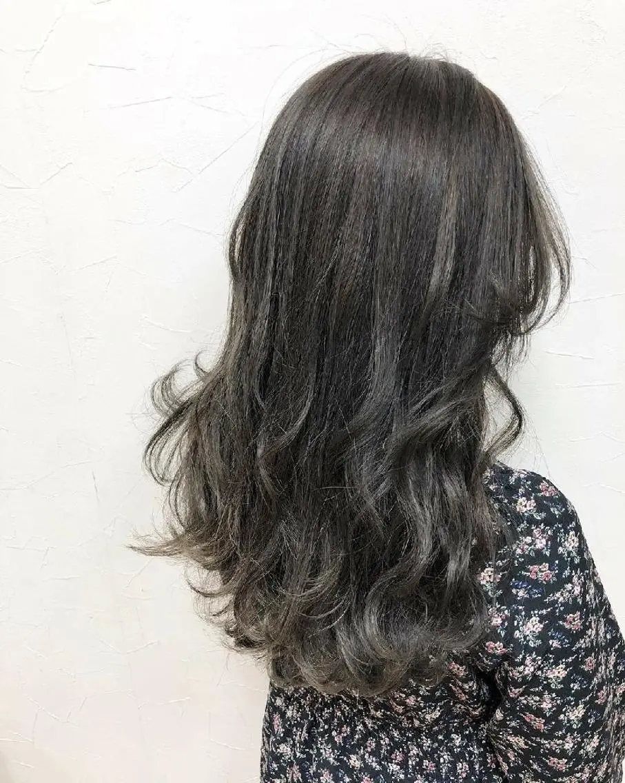 カラー ロング 🇰🇷韓国風艶髪✨ 髪質改善 倉岡しおんのヘアスタイル