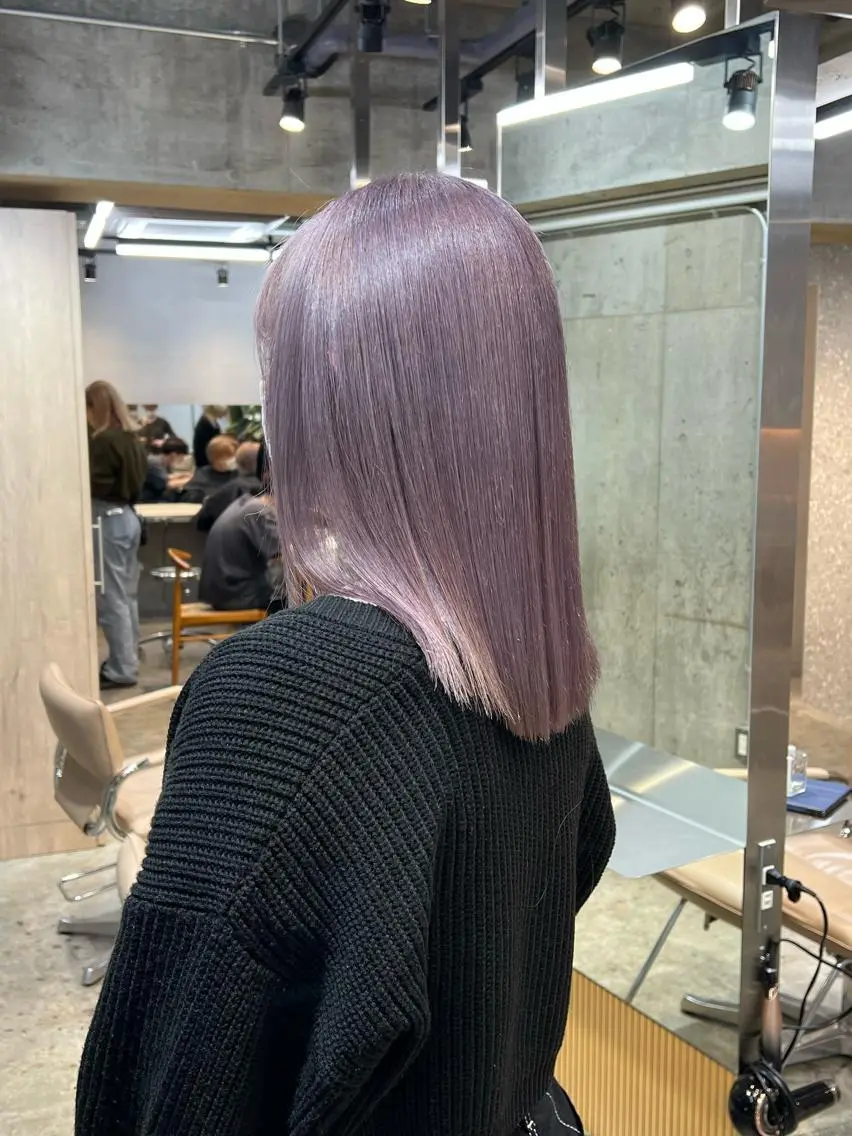 セミロング ハイトーン💎 ホワイトベージュ坪谷のヘアスタイル
