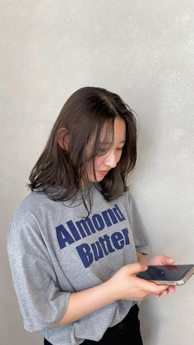 セミロング 檜谷 晴　顔周りカットのヘアスタイル
