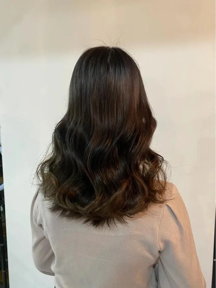 セミロング yuu/髪質改善 カラー🌛のヘアスタイル