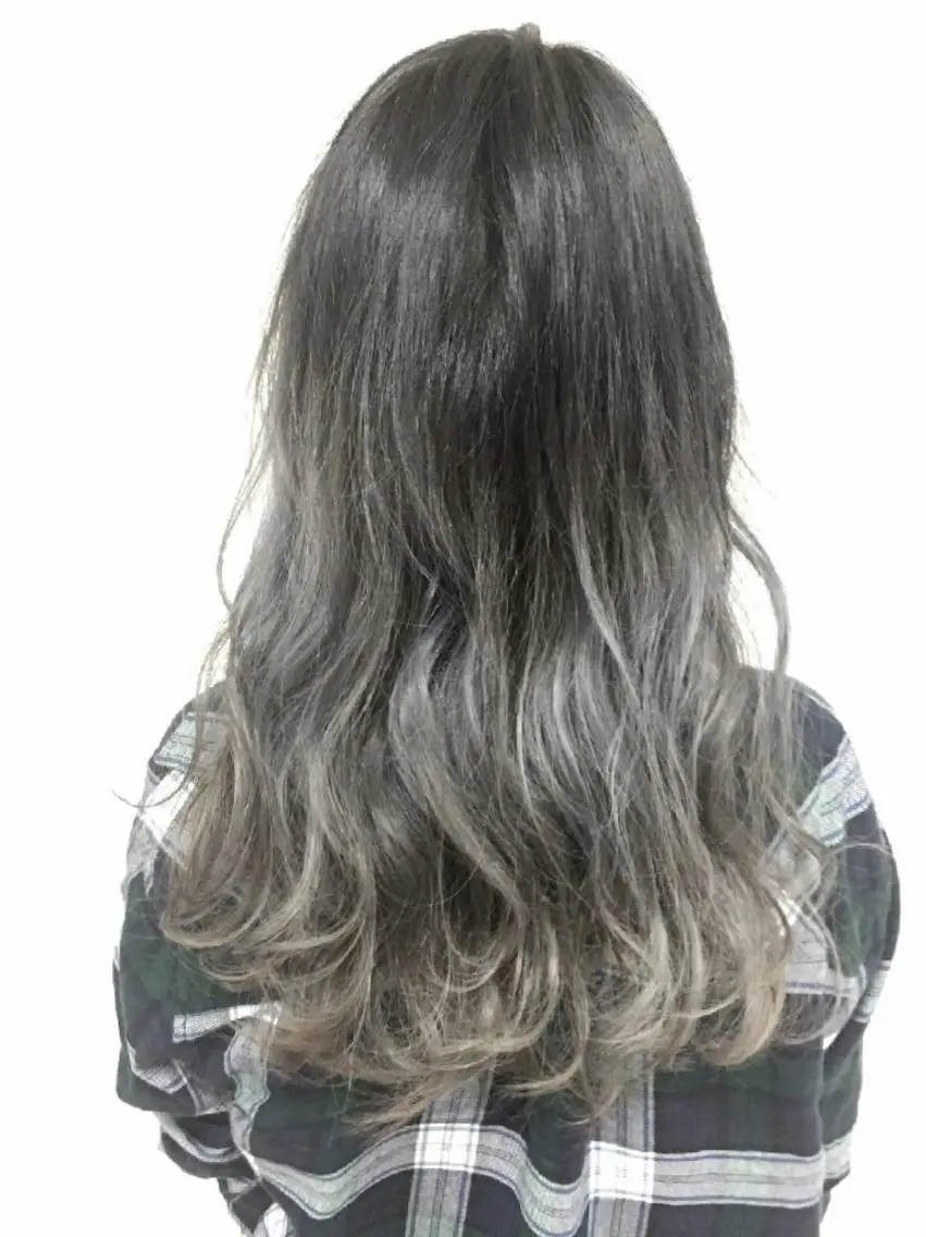 ロング セミロング カラー アッシュ ブリーチ グラデーションカラー ハイトーンカラー 【Sweep】おじま のぞみのヘアスタイル