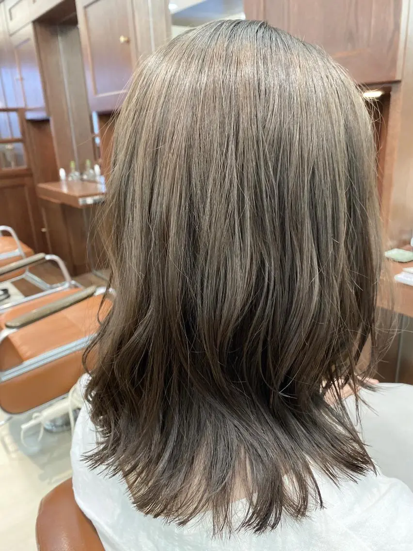 ミディアム カラー ベージュカラー ブリーチ 透明感カラー ミント ミントベージュ カット ヘアカラー 長谷川 礼子のヘアスタイル