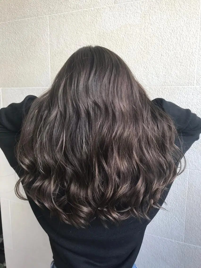 セミロング カラー 透明感カラー ダークグレー ダークグレージュ グレージュ 森本 笑のヘアスタイル