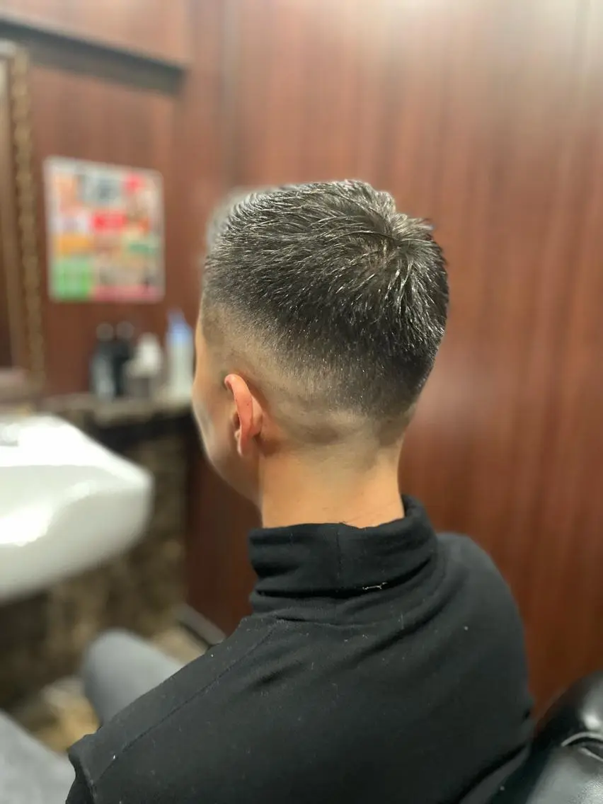 ショート メンズ 海老原 コウのヘアスタイル