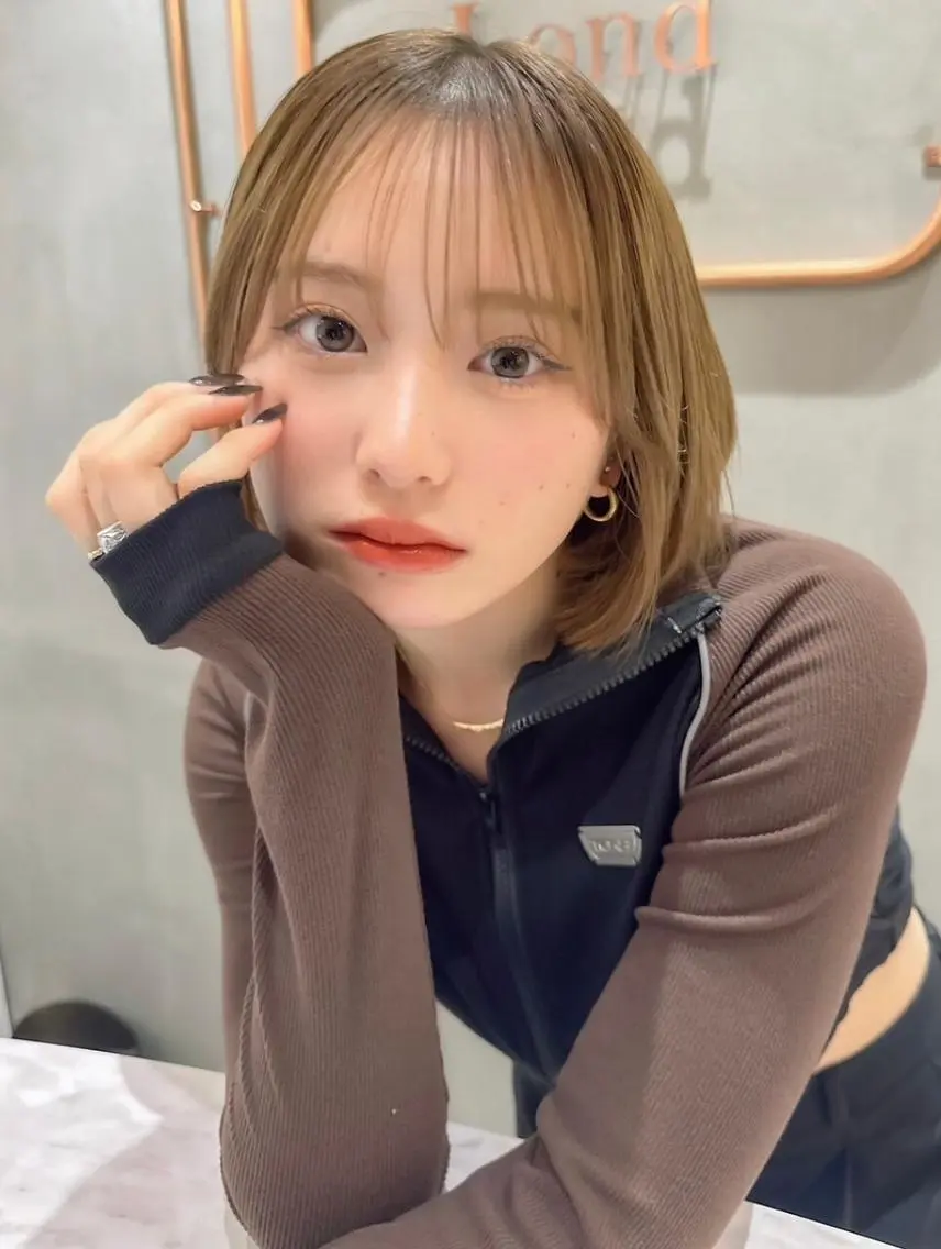 カラー ミディアム Lond oneのヘアスタイル