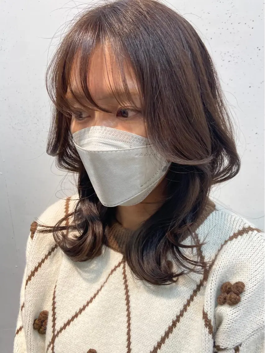 ミディアム カラー アッシュ ベージュカラー 韓国風ヘア カット ヘアカラー トリートメント ウルフカット レイヤーカット上柿のヘアスタイル