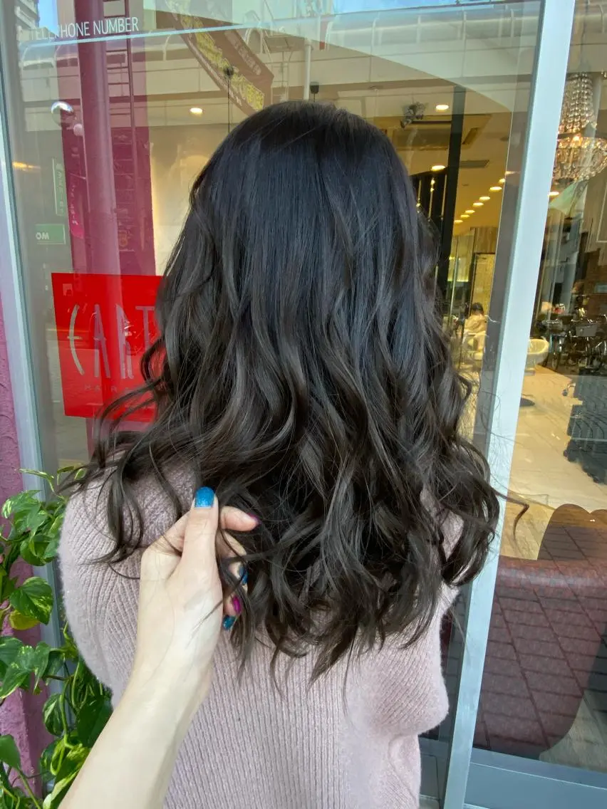 ロング カラー グラデーションカラー グレージュ デザインカラー✨新倉 佑奈のヘアスタイル