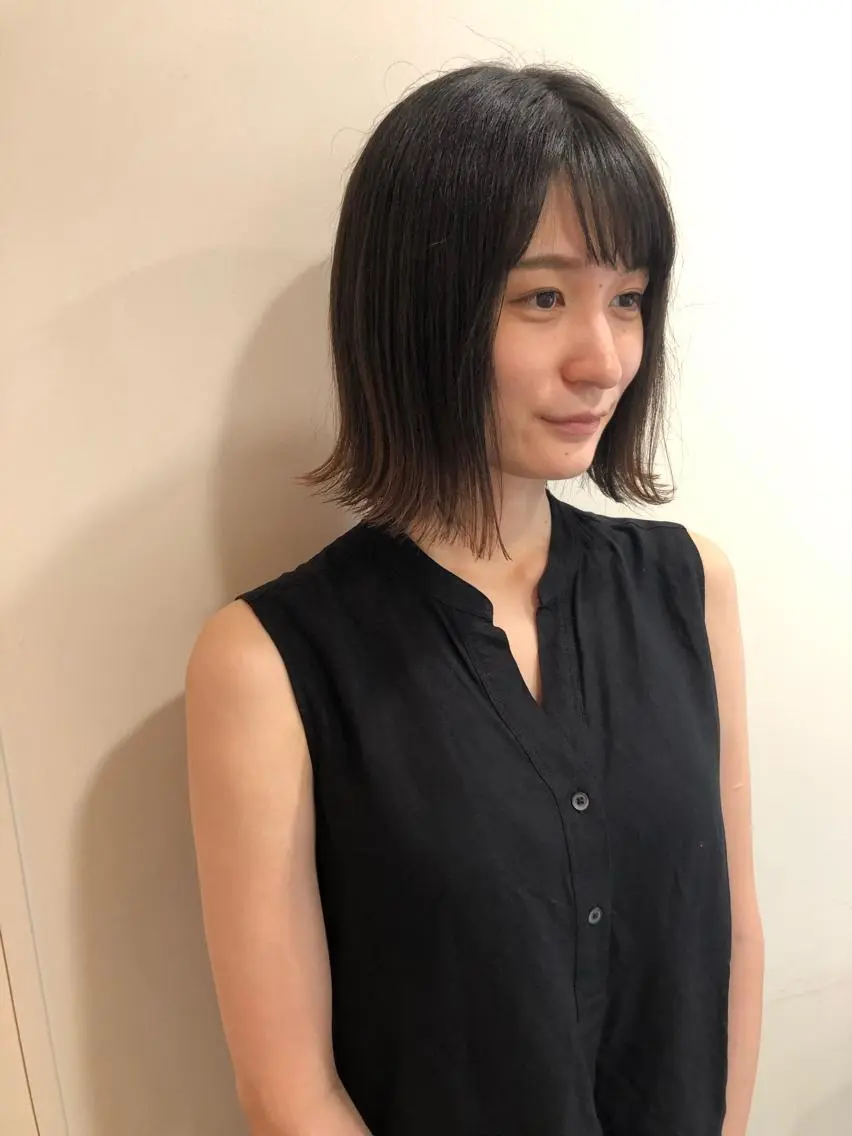 ショート MIOベージュカラー 柔らかいカラーのヘアスタイル
