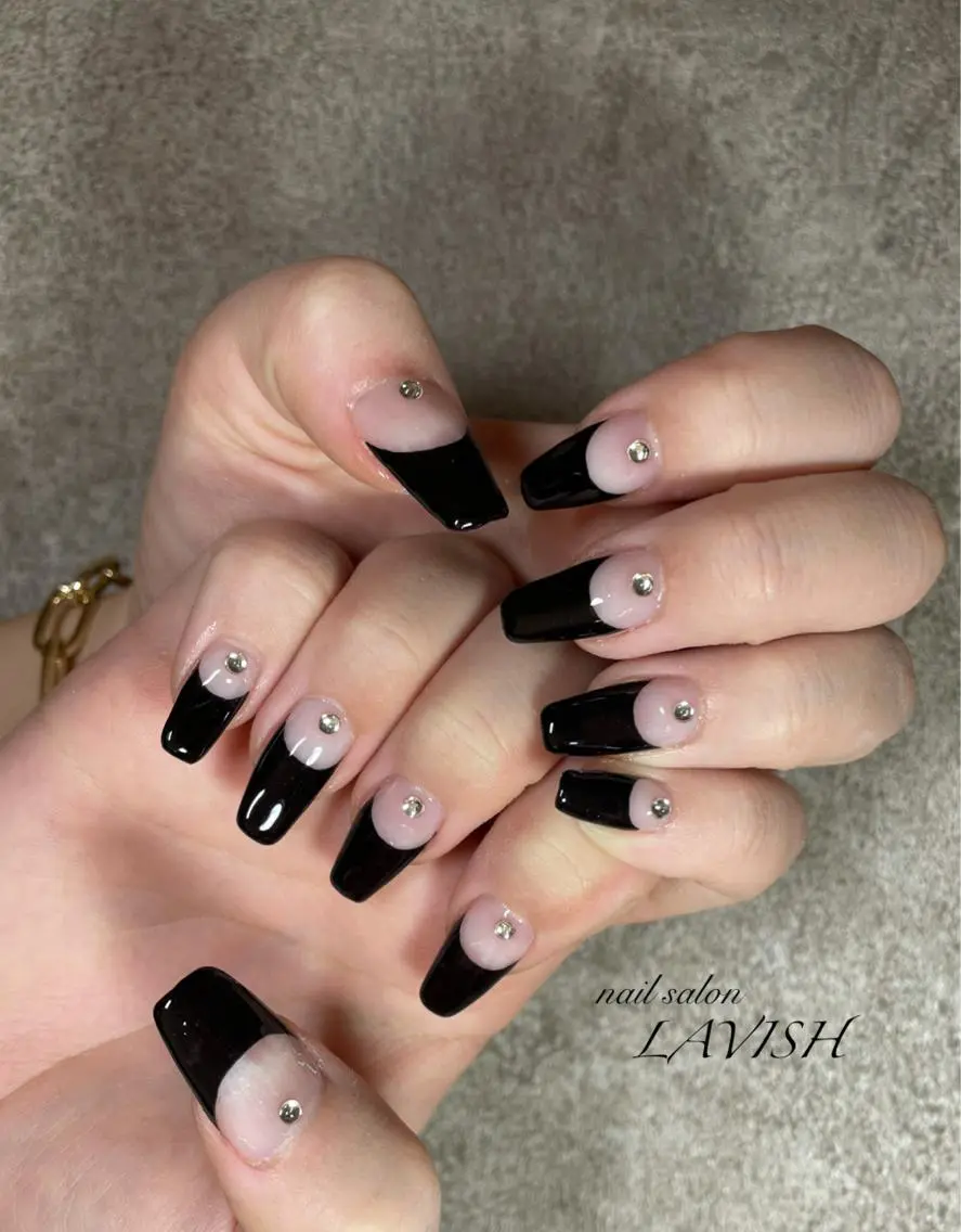 ネイル LAVISH 大和店 emi･:*+のネイルデザイン
