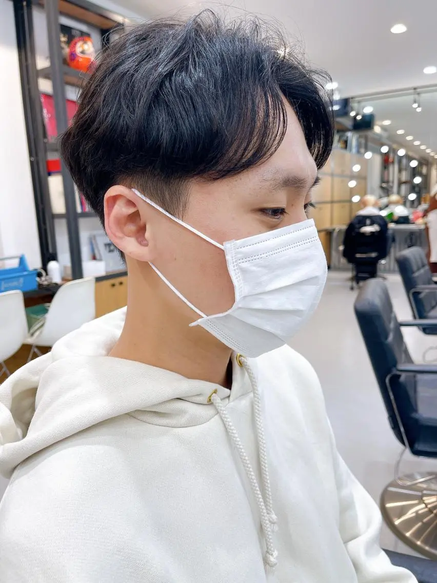 ショート パーマ メンズ センターパート メンズパーマ カット パーマ メンズパーマ タカキリョウのヘアスタイル
