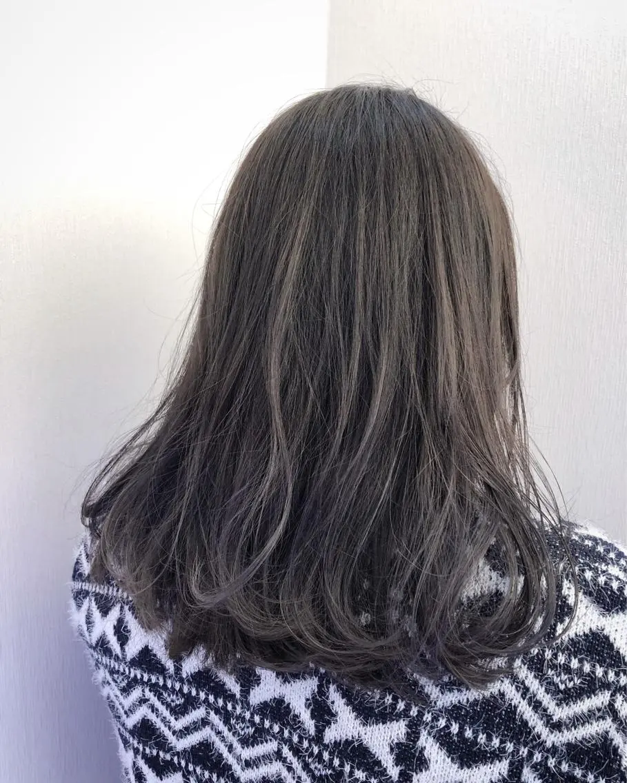 ミディアム カラー グラデーションカラー 白井 つづりのヘアスタイル