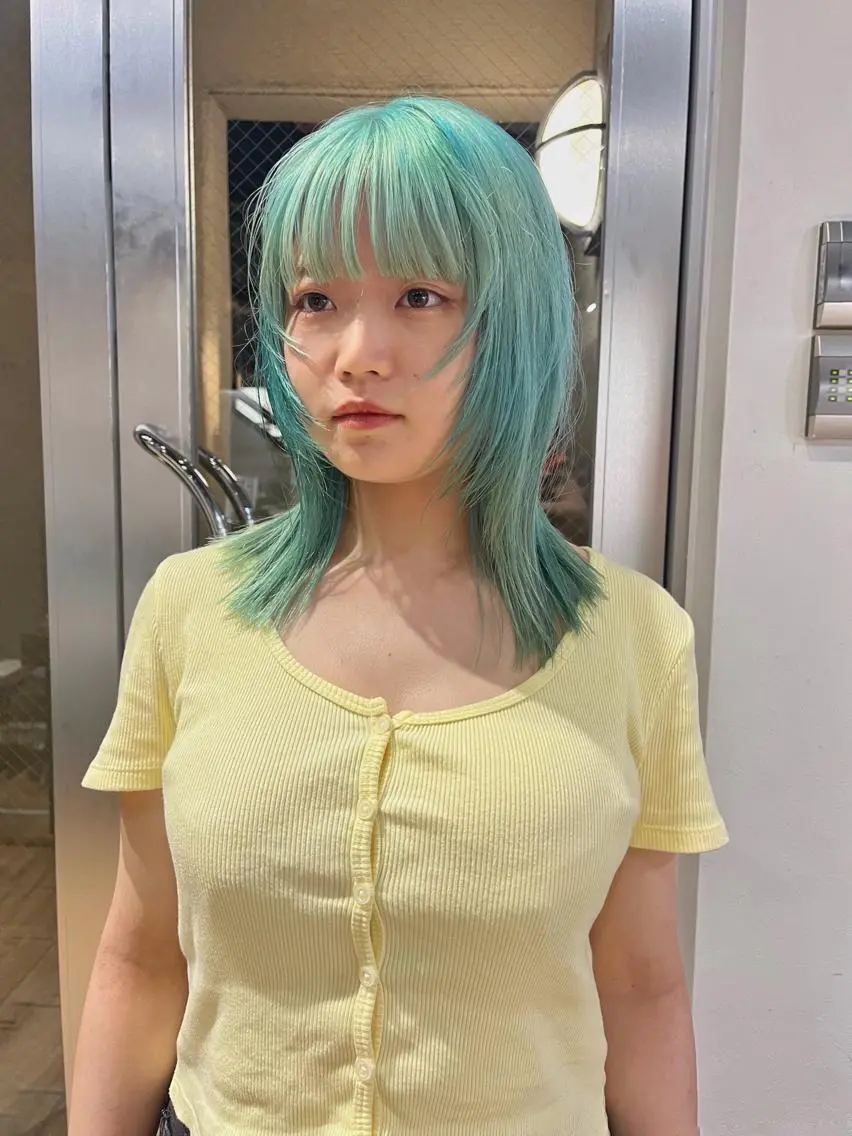 ミディアム 顔まわりレイヤー レイヤーカット カット ヘアカラー ハイトーンNo.1✨ パーマ✨イマイタツヤのヘアスタイル