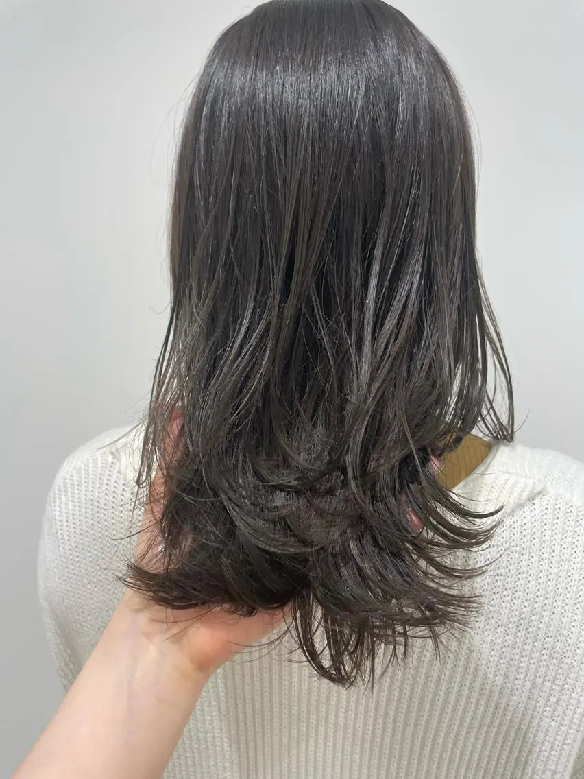 セミロング カラー 透明感カラー オレンジ ヘアカラー レイヤー/ハイトーン 🫧‪Erikaのヘアスタイル