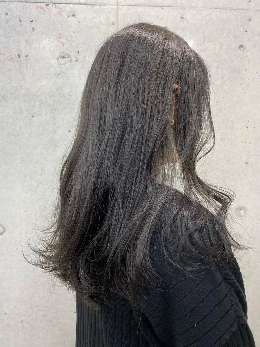 ロング カラー オリーブ/アッシュ やわらか透明感カラーのヘアスタイル