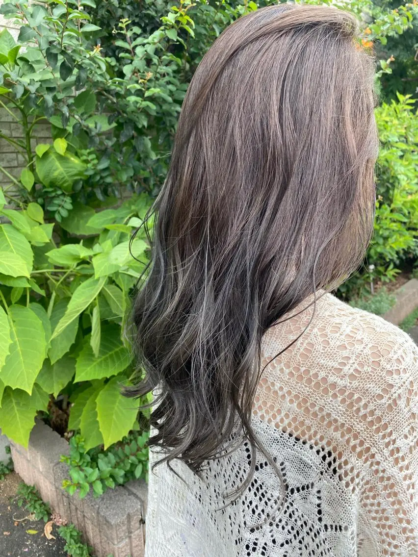 ロング アッシュ アッシュグレー アッシュグレージュ カット ヘアカラー トリートメント 永沼 真依のヘアスタイル