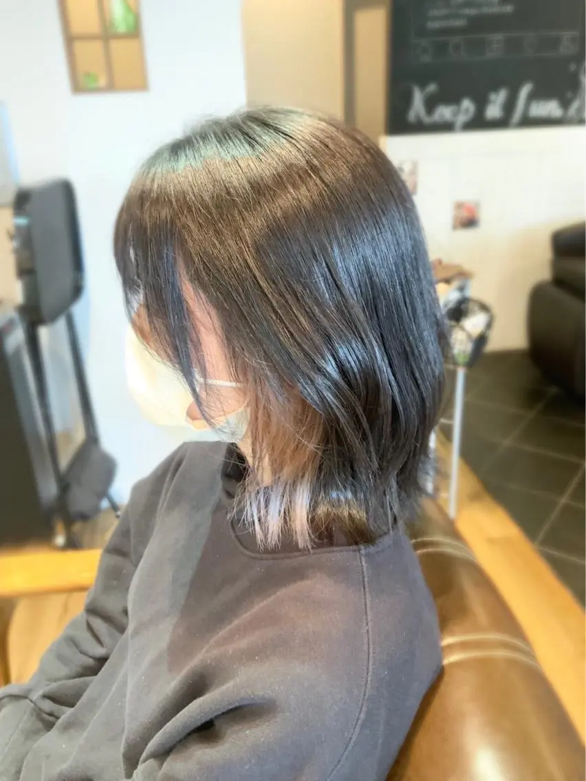 ショート カラー イヤリングカラー グレージュ ヘアカラー 堀 望美のヘアスタイル