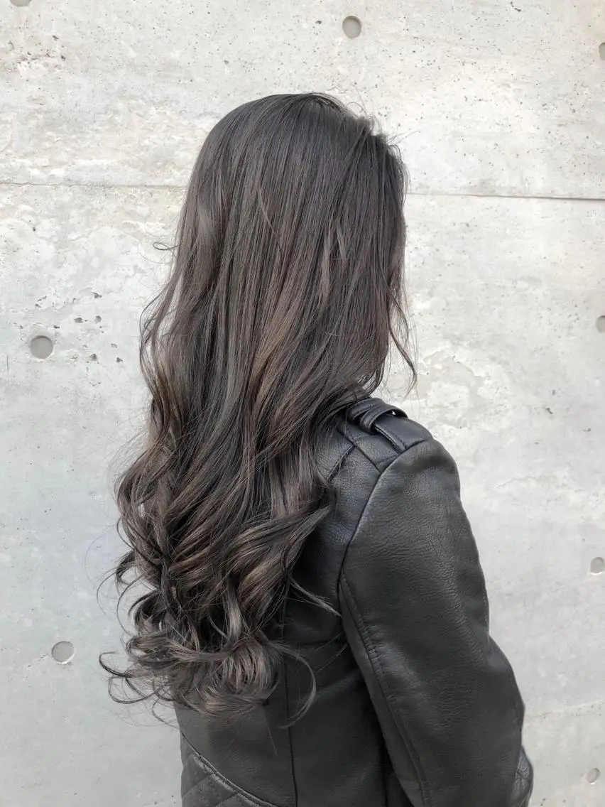 ロング カラー グレージュ ハイライトカラー ハイライト 【透明感、艶髪】西村 有司のヘアスタイル