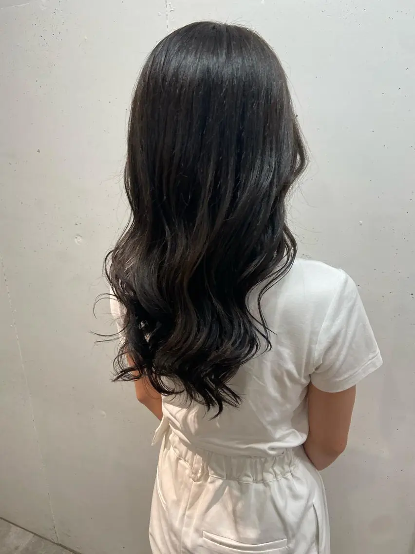 ミディアム カラー オリーブグレー レイヤーカット ローレイヤー カット ヘアカラー トリートメント ウルフカット レイヤーカット上柿のヘアスタイル