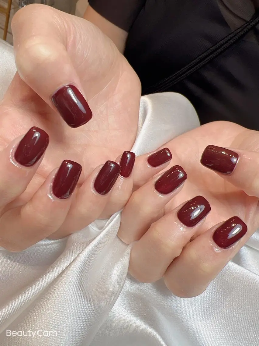 ネイル ワンカラーネイル 赤色 シンプルネイル bijou nails　蓮のネイルデザイン