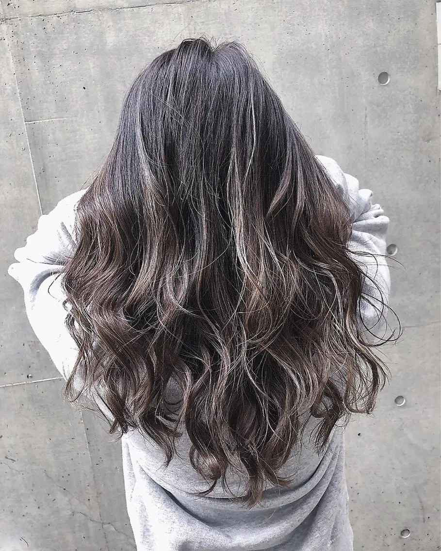 ロング カラー バレイヤージュ ブリーチ ダブルカラー グラデーションカラー ハイライトカラー ヘアカラー hair salon mementoのヘアスタイル