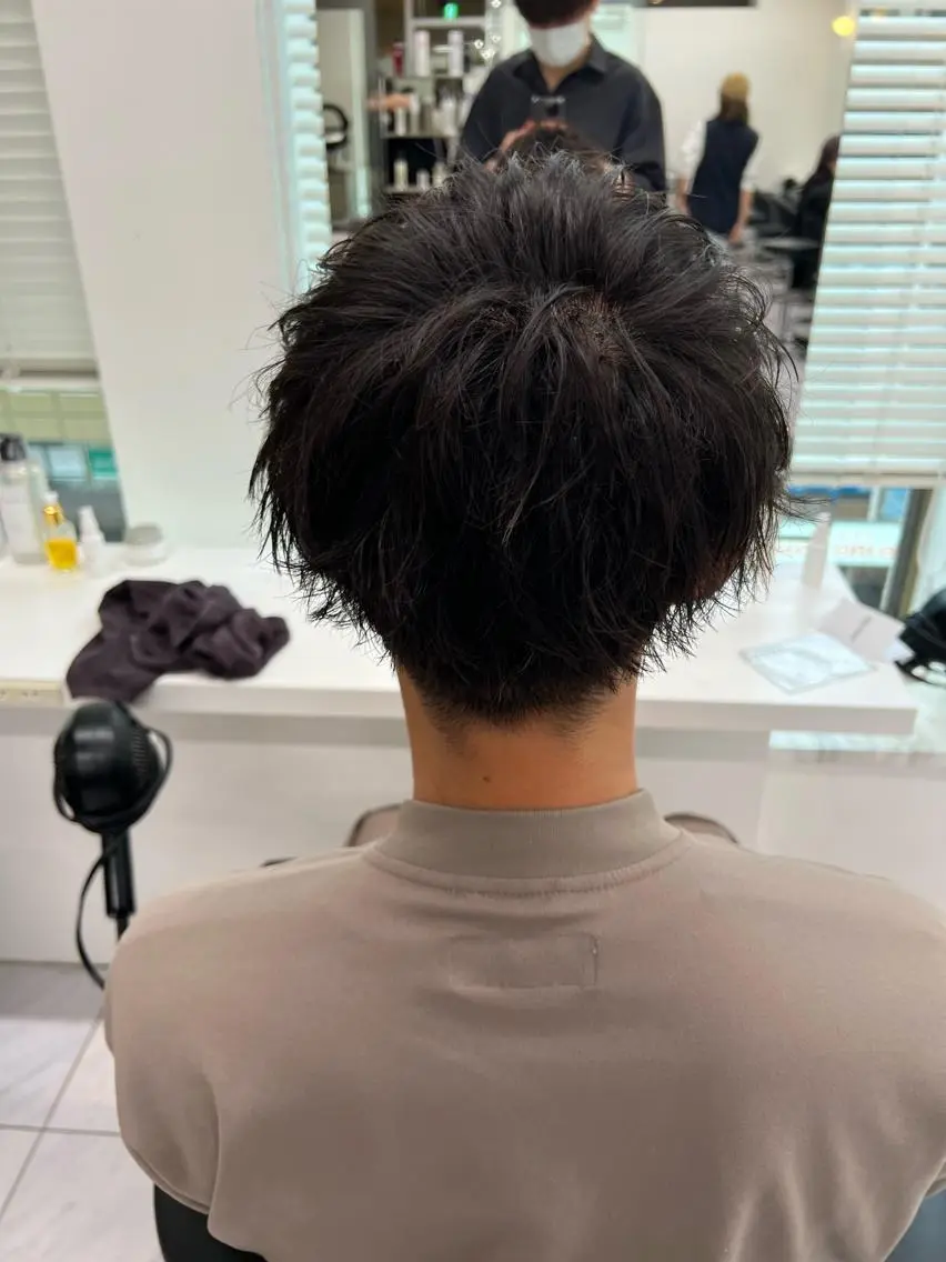 ショート カラー パーマ メンズ センターパート メンズ韓国風 韓国マッシュ マッシュウルフ マッシュ メンズパーマ特化 TAIGAのヘアスタイル
