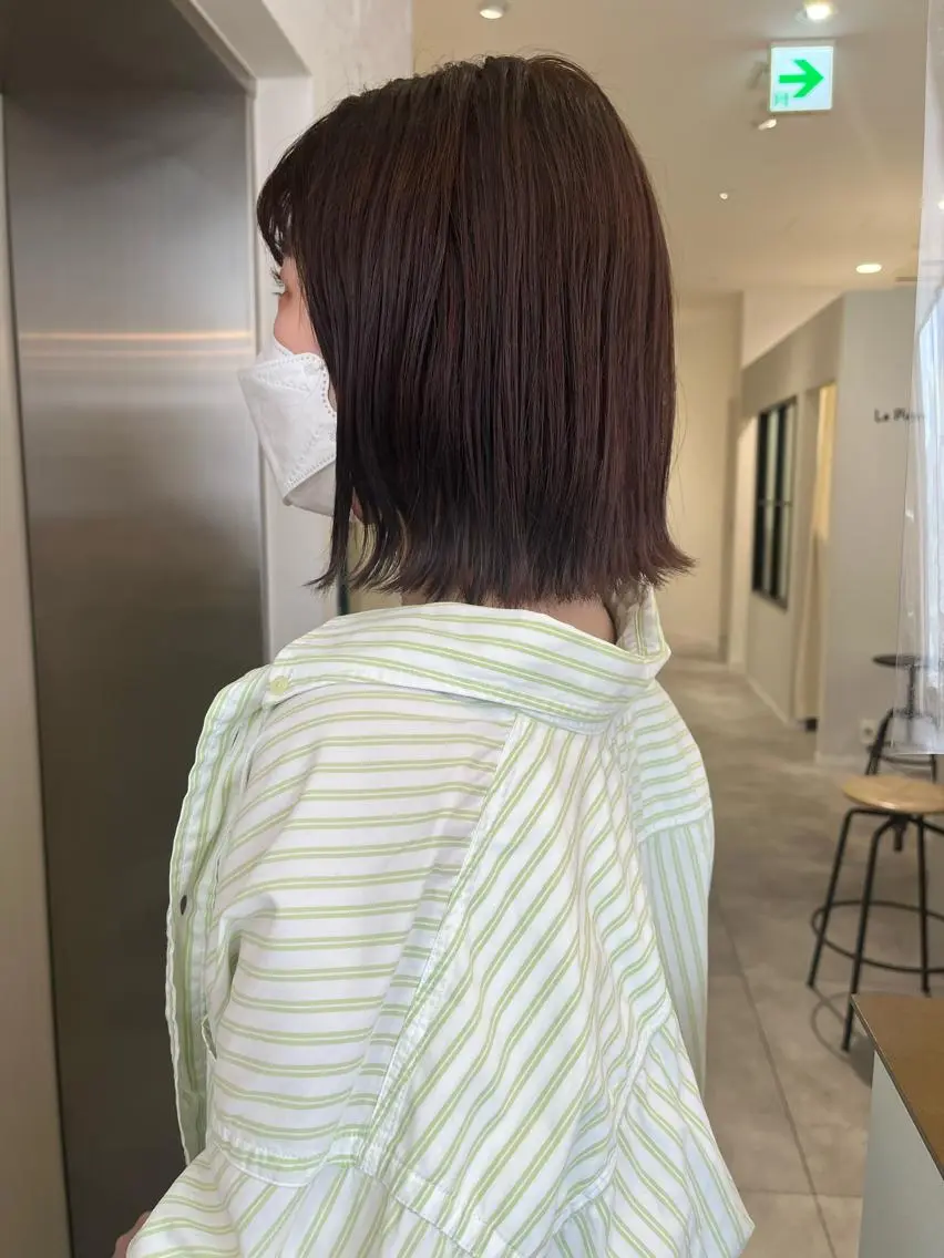 ショート ボブ オリーブベージュ/ ブリーチなし透明感のヘアスタイル
