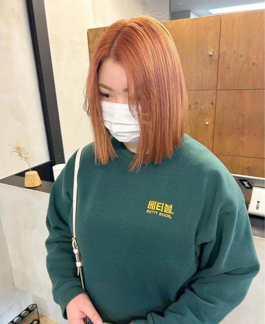 ショート カラー パーマ ヘアアレンジ ブロンド ハイトーンカラー オレンジ ボブ デザインカラー/ボブ ブリーチカラー/ユリのヘアスタイル