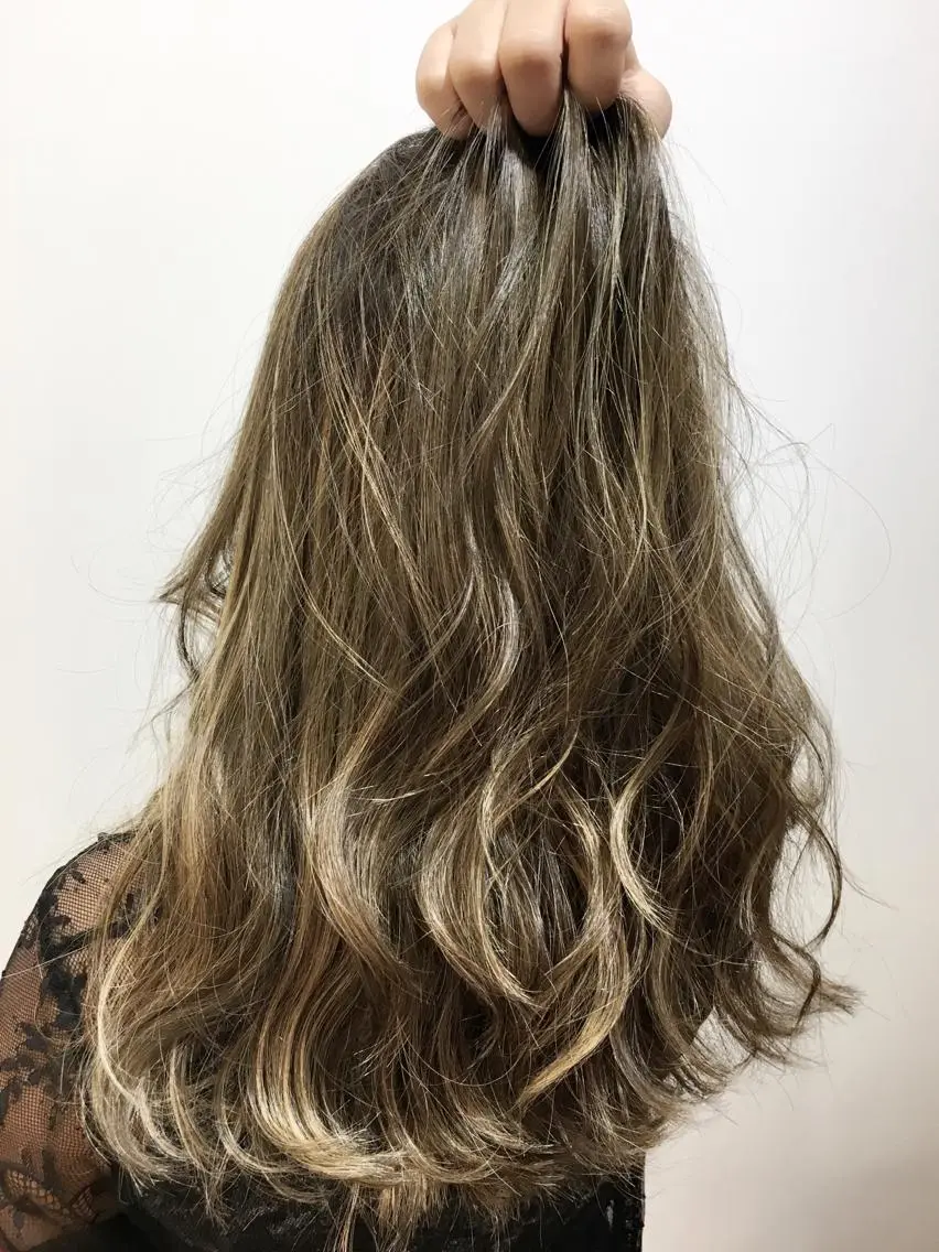 ロング カラー グレージュ ハイライトカラー ハイライト 海外風レイヤーカット 👑店長 平松 由のヘアスタイル