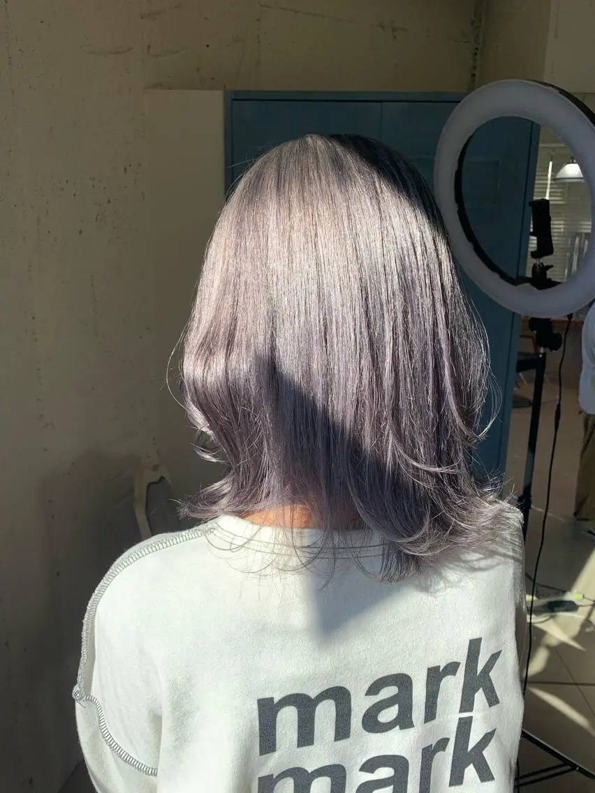 ミディアム カラー 透明感ハイトーン🦄 キラ🌈のヘアスタイル