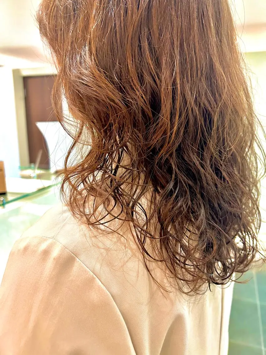 ロング カラー パーマ チーフデザイナー 若林　麻衣のヘアスタイル