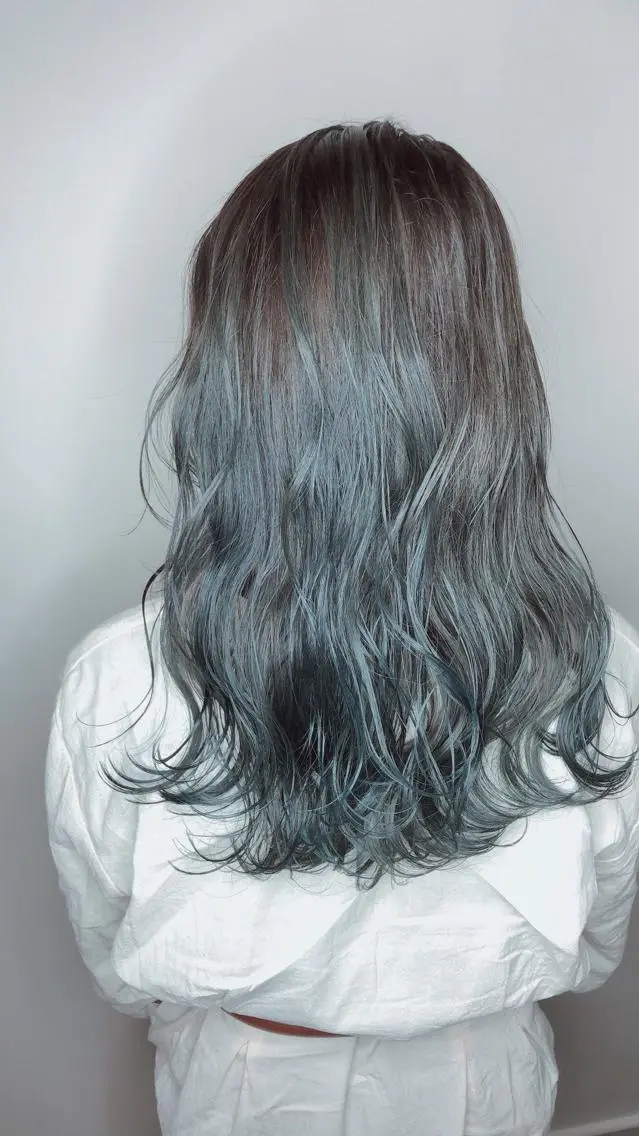 ミディアム カラー NINE+/代表 ブリーチ特化型サロンのヘアスタイル