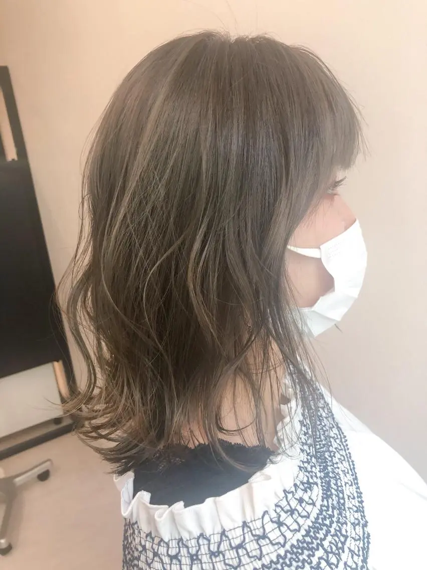 セミロング アッシュ コトネ🫧 韓国風レイヤーカットのヘアスタイル