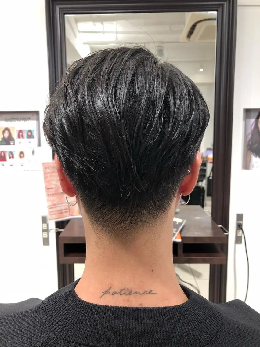 ショート メンズ 刈り上げ レイヤーカット　小山 悠のヘアスタイル