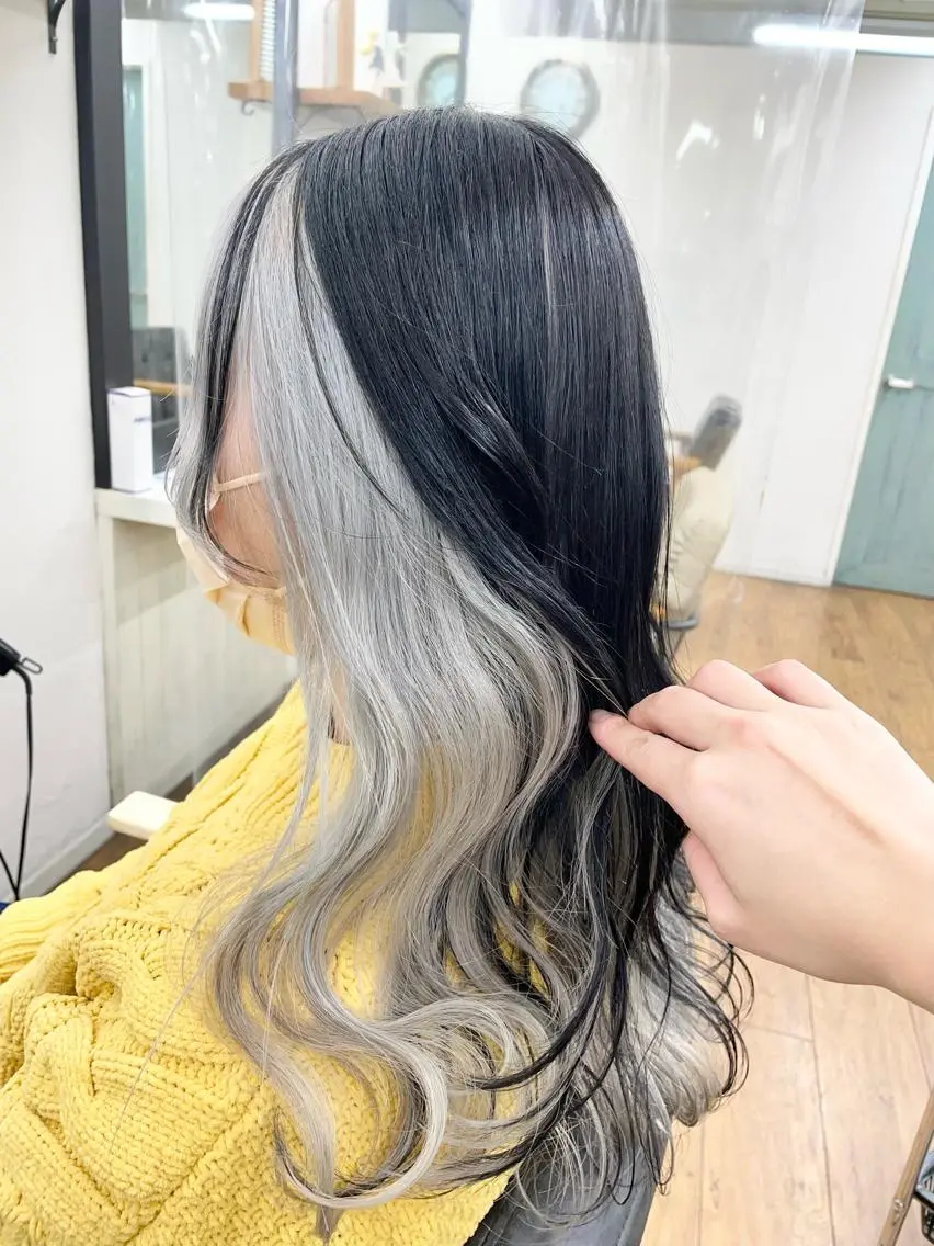 ロング カラー 黒髪 ブリーチ 青木 優歩のヘアスタイル