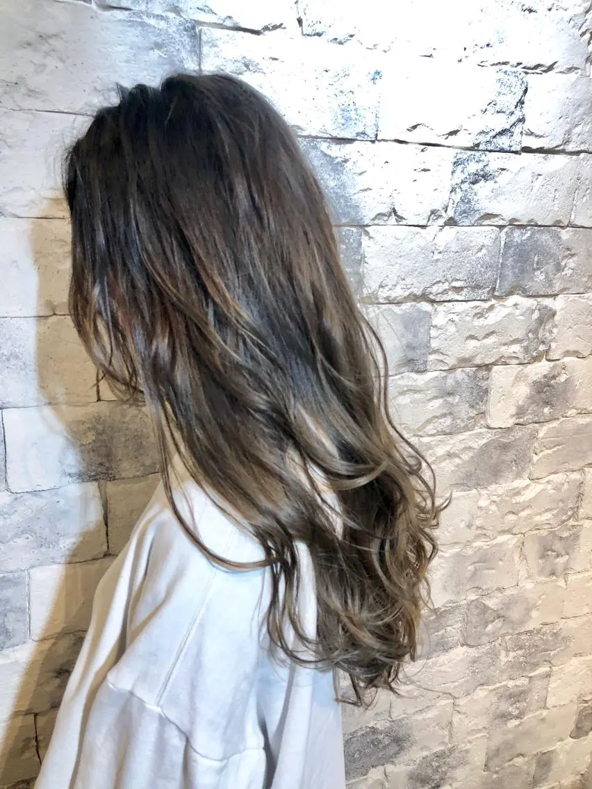 ロング カラー アッシュ ブルーカラー ブルージュ グラデーションカラー ハイライトカラー 綺麗な髪質にしたい方 限定🌈清水 祥のヘアスタイル