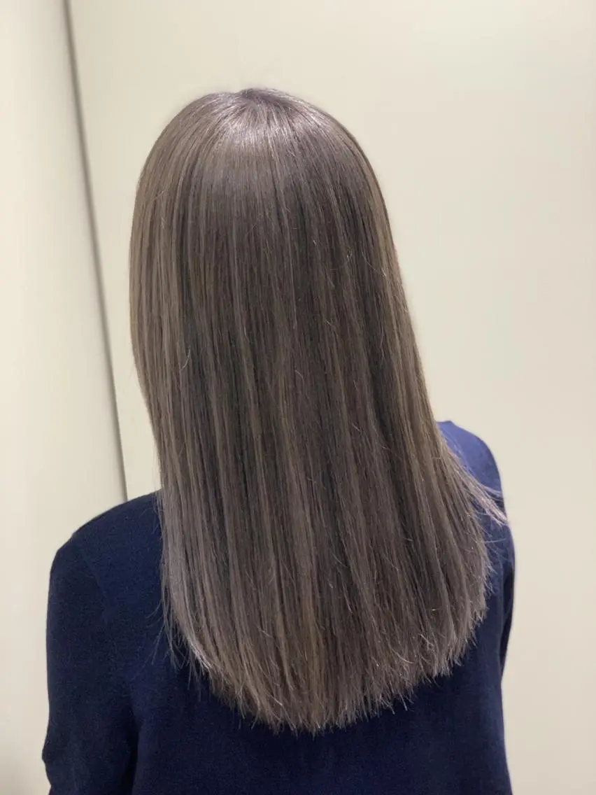 ロング カラー グレージュ ハイライトカラー ハイライト ヘアカラー トリートメント ハイトーン得意😍 Lumiereのヘアスタイル