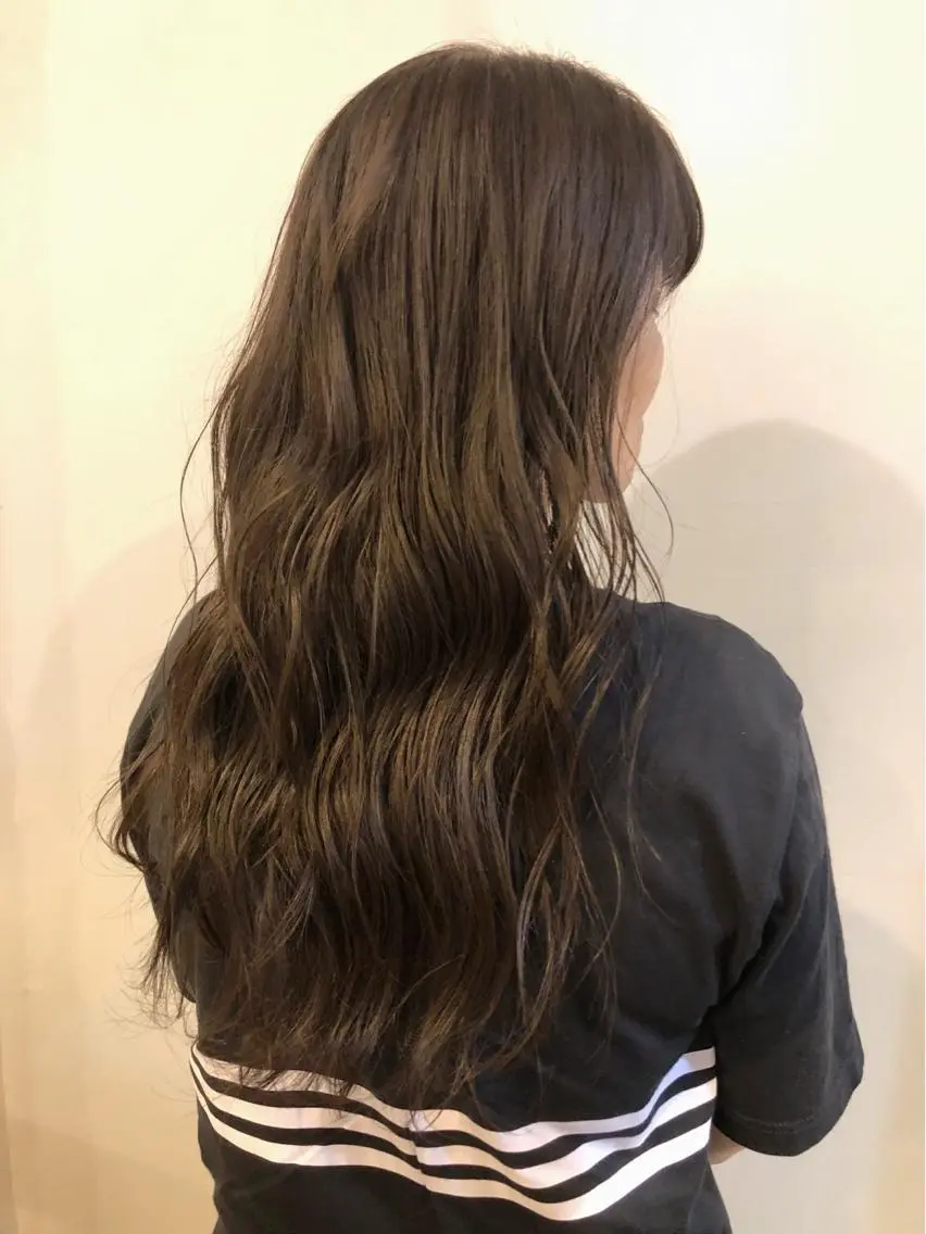 ロング カラー 安藤 佑衣のヘアスタイル
