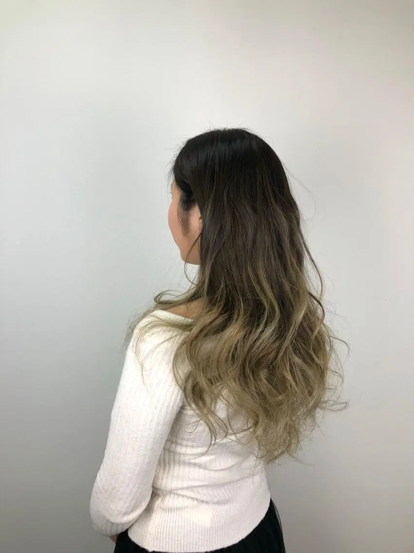 ロング カラー バレイヤージュ ベージュカラー レイヤーカット アリーマーケットリル 小林将士のヘアスタイル