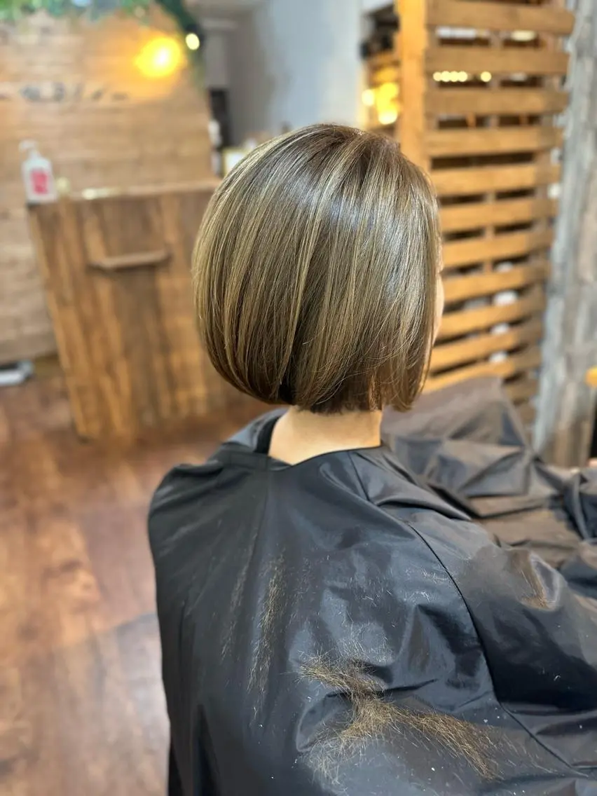 ショート カラー グレージュ ハイライトカラー オリーブグレージュ オリーブグレー ハイライト カット ヘアカラー Luzir⭐︎ GEN⭐︎のヘアスタイル