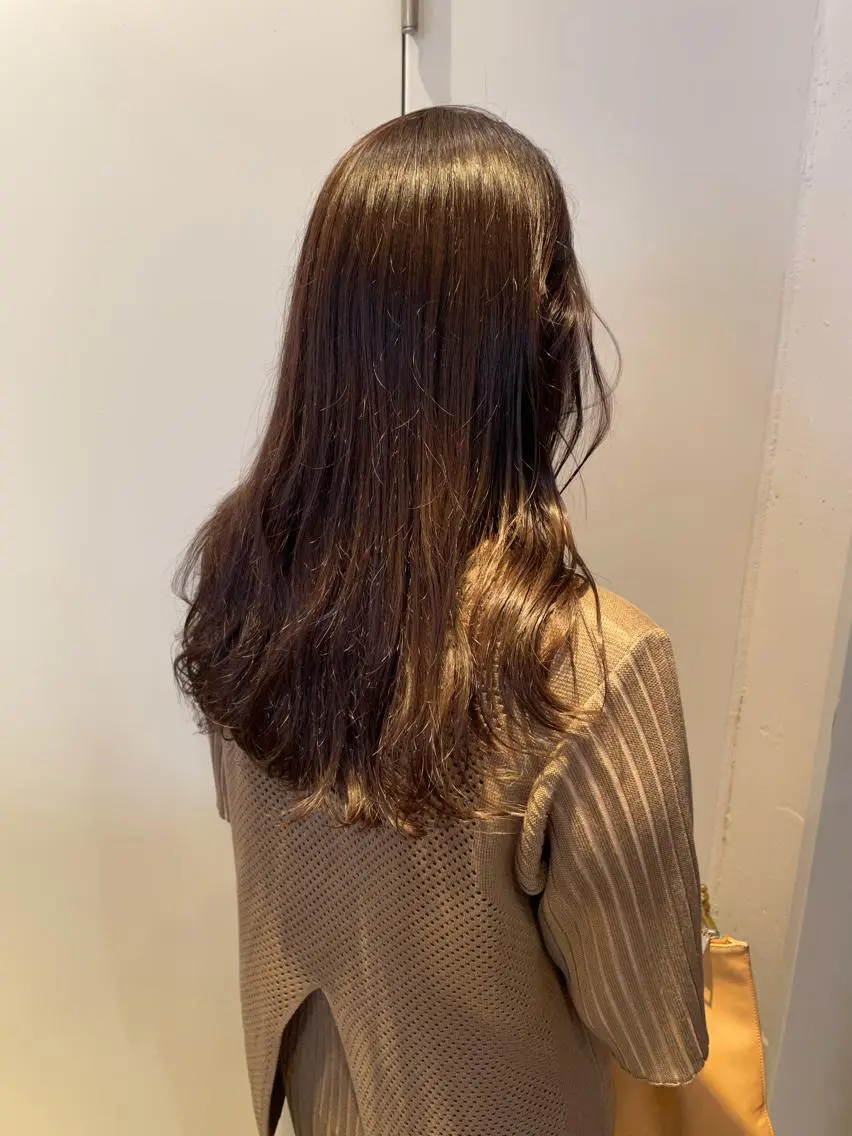 ロング カラー カット ヘアカラー トリートメント MIOベージュカラー 柔らかいカラーのヘアスタイル