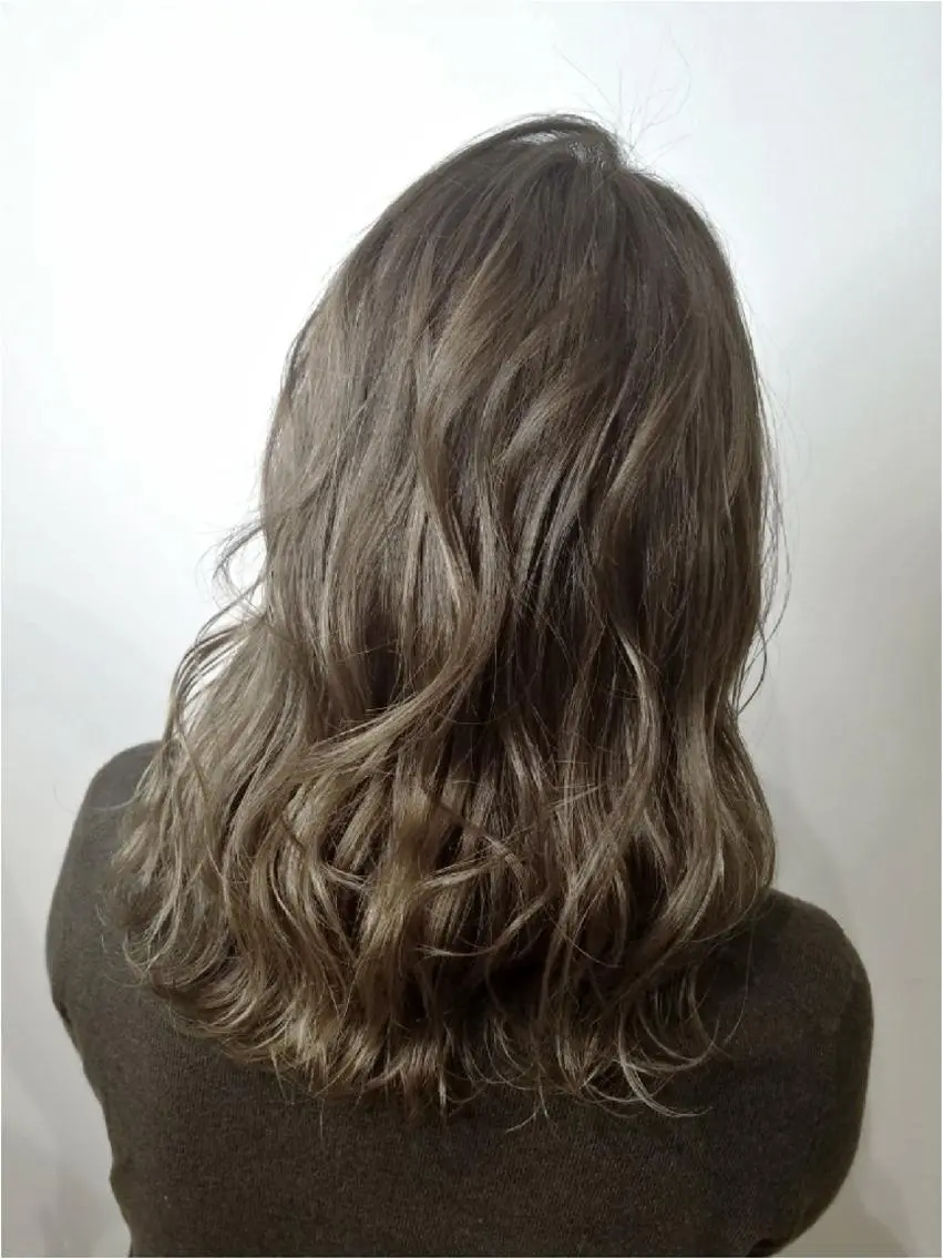 カラー ヘアアレンジ セミロング フォギーグレージュ グレージュ ハイライトカラー ハイライト 【髪質改善美容師】t occa茨木篠原健太のヘアスタイル