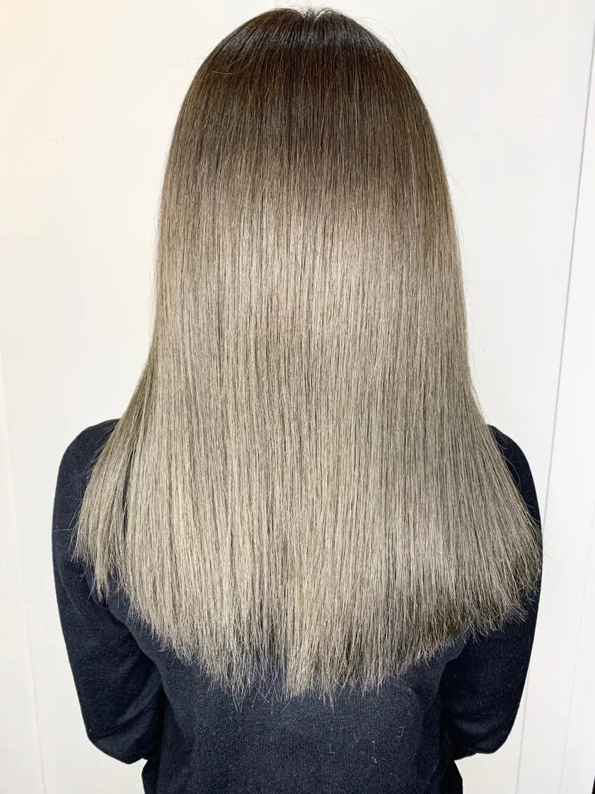 ロング カラー ヘアアレンジ ネイル マツエク・マツパ アッシュ ミルクティーアッシュ ヘアカラー ブリーチ特化 / share 元太のヘアスタイル