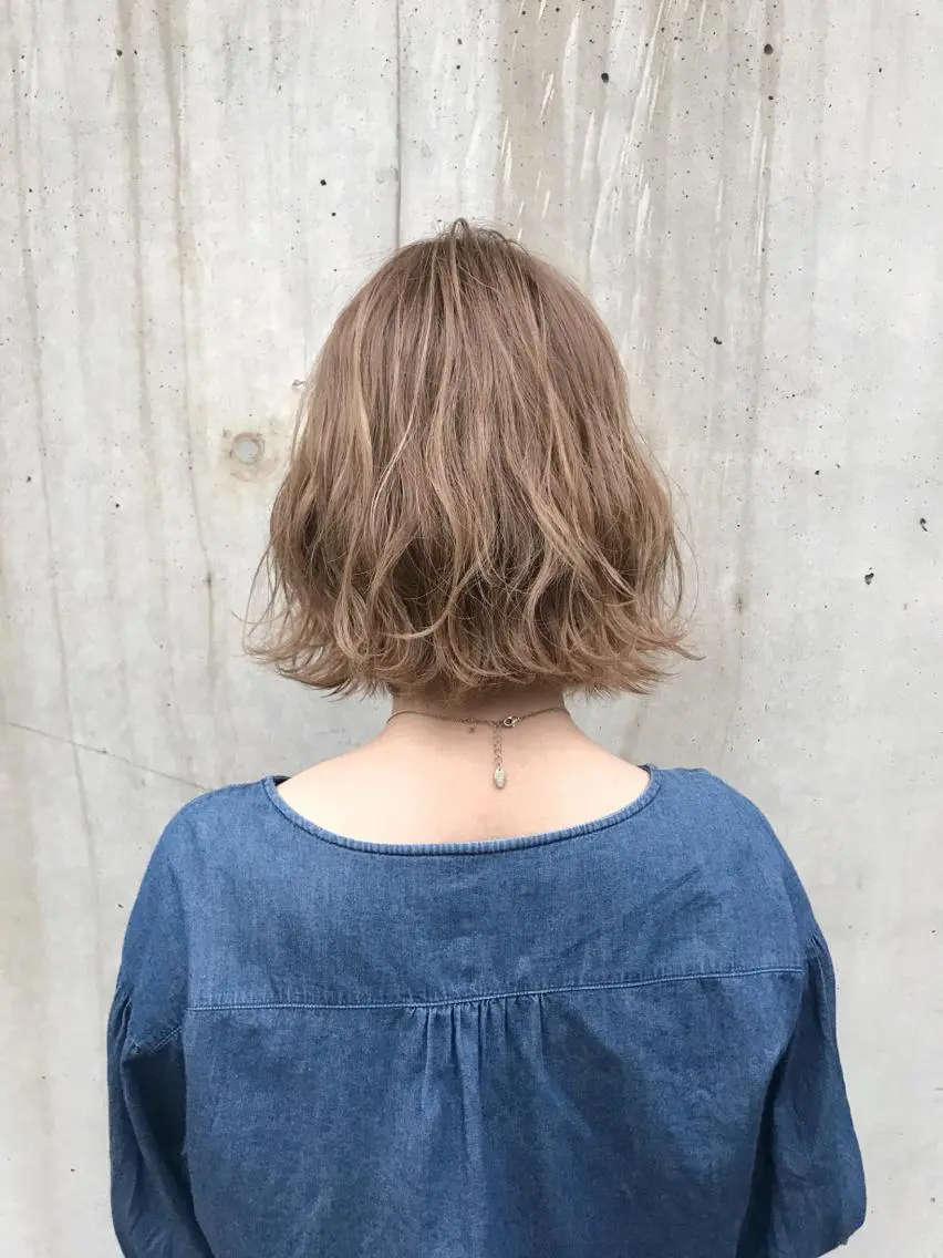 ショート カラー 切りっぱなしボブ 透明感カラー ハイライトカラー イルミナカラー ボブ カット ヘアカラー トリートメント ボブ・レイヤーカット 吉敷航一のヘアスタイル