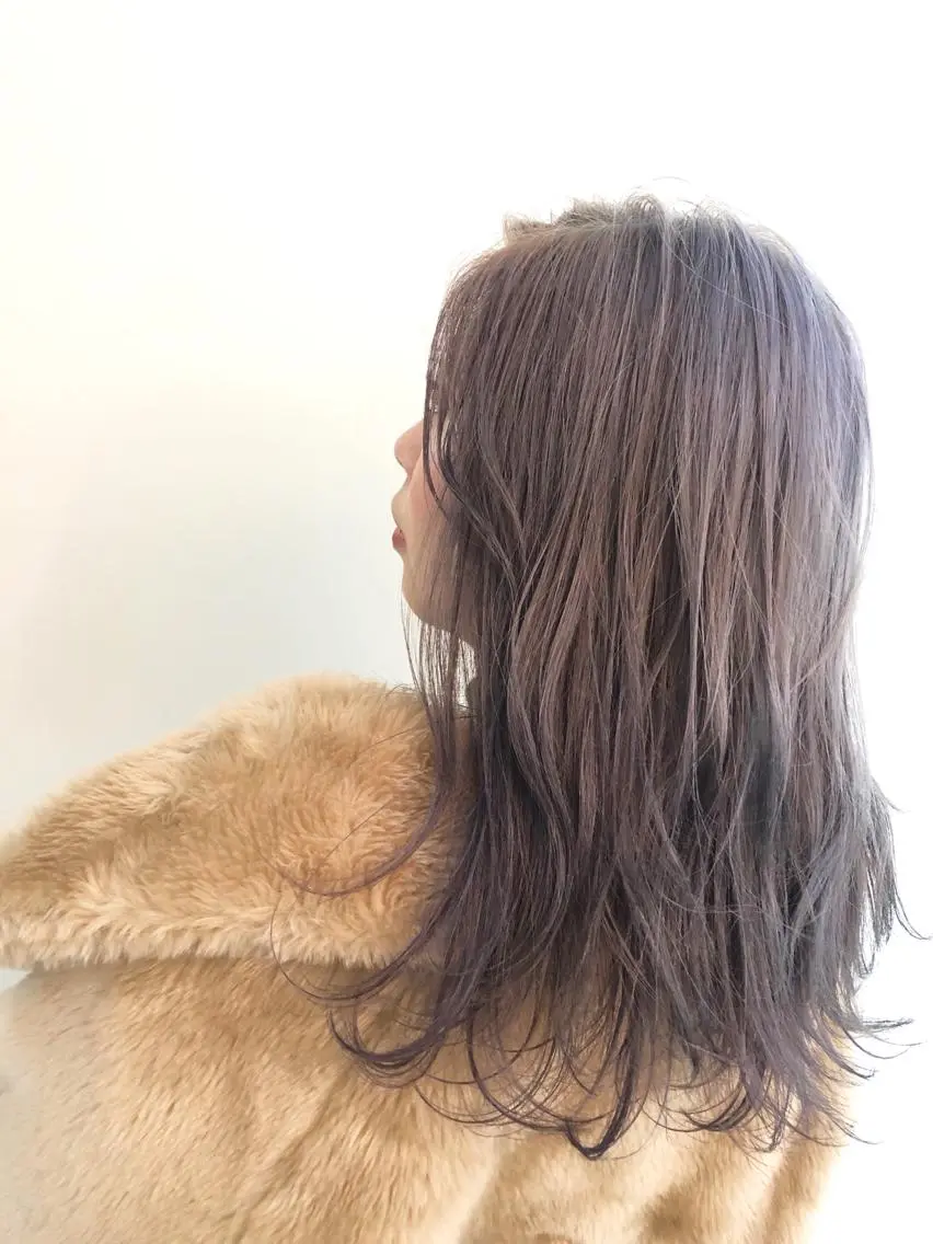 ミディアム カラー シルバー エクステ ハイトーン 💭黒崎ハルカのヘアスタイル