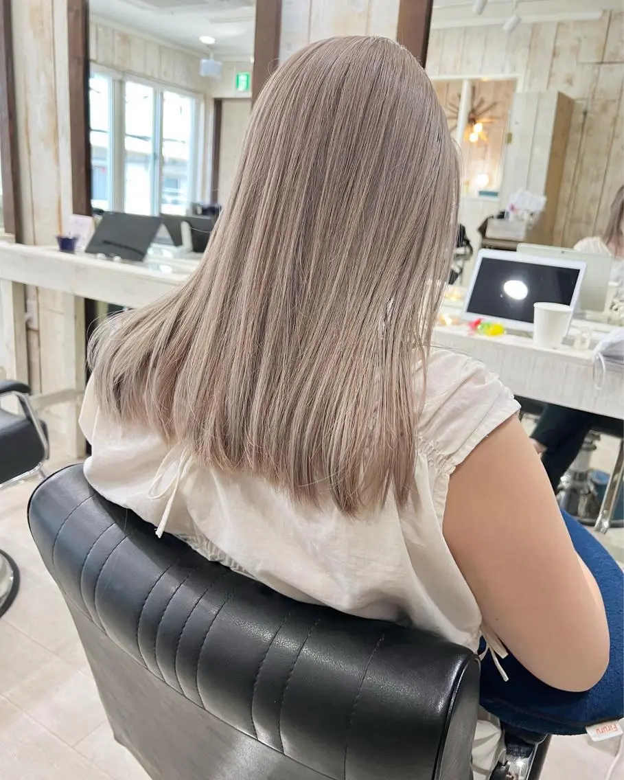 セミロング カラー 鷺谷 玲奈のヘアスタイル