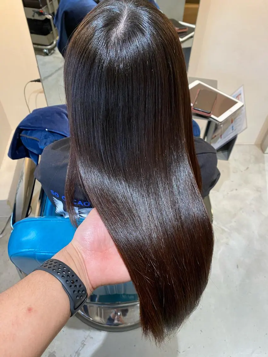 セミロング 必ず笑顔で帰っていた だきます!安田祐貴のヘアスタイル