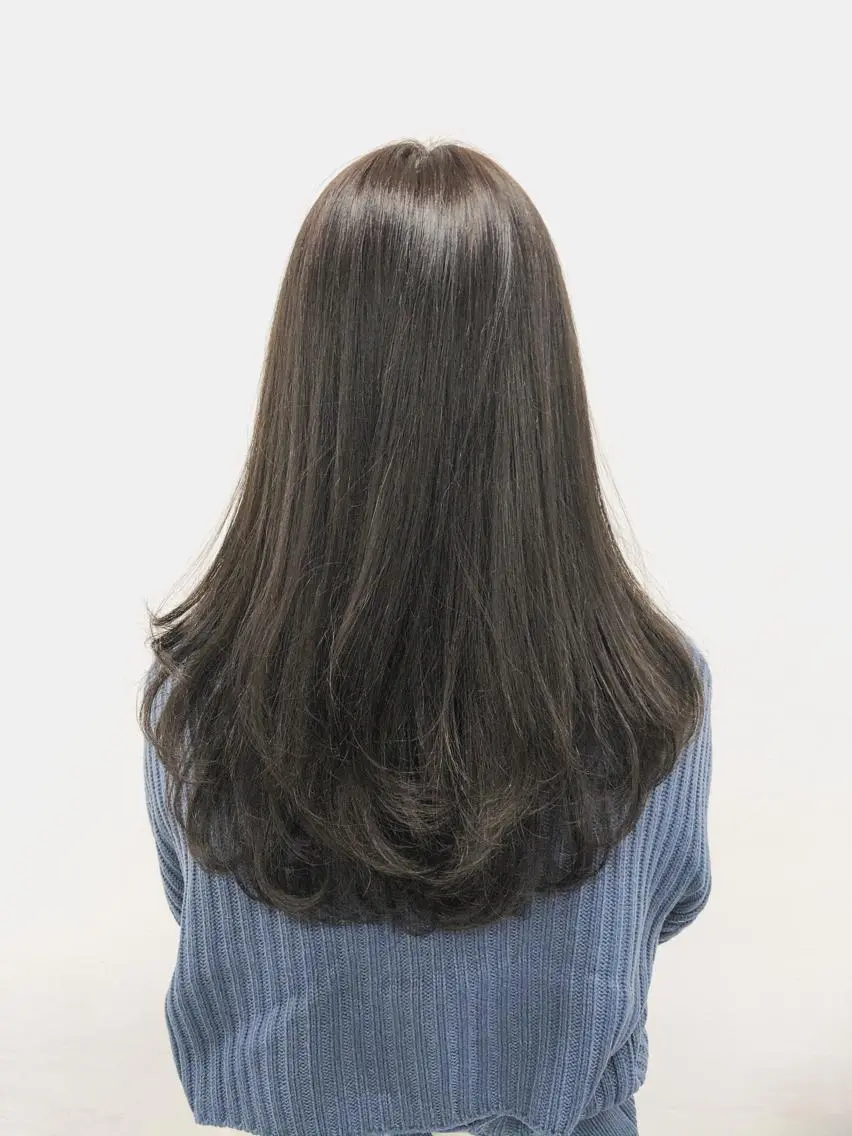 ロング ハイトーン×レイヤー カットTAKUMIのヘアスタイル